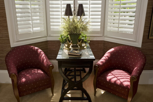 A sitting area in a guest room.